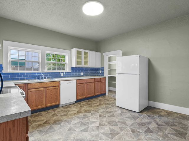 1021 E Nebraska Ave, Spokane, WA 99208