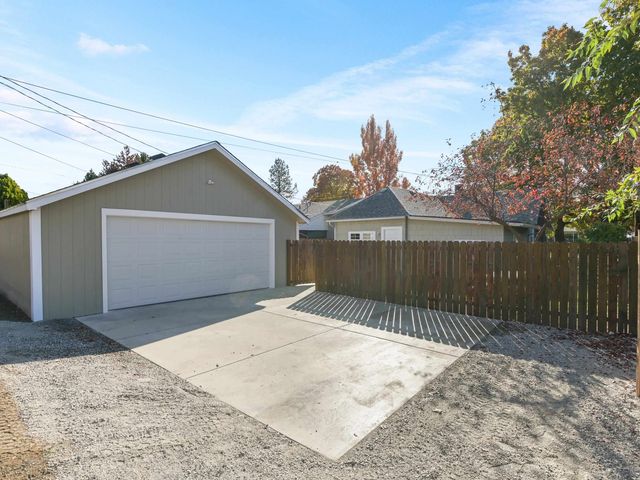 1021 E Nebraska Ave, Spokane, WA 99208