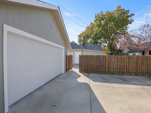 1021 E Nebraska Ave, Spokane, WA 99208