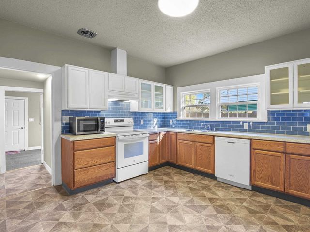 1021 E Nebraska Ave, Spokane, WA 99208