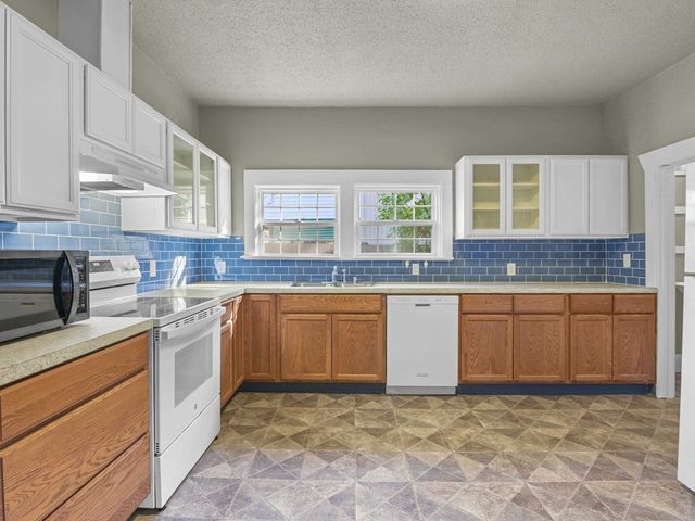 1021 E Nebraska Ave, Spokane, WA 99208