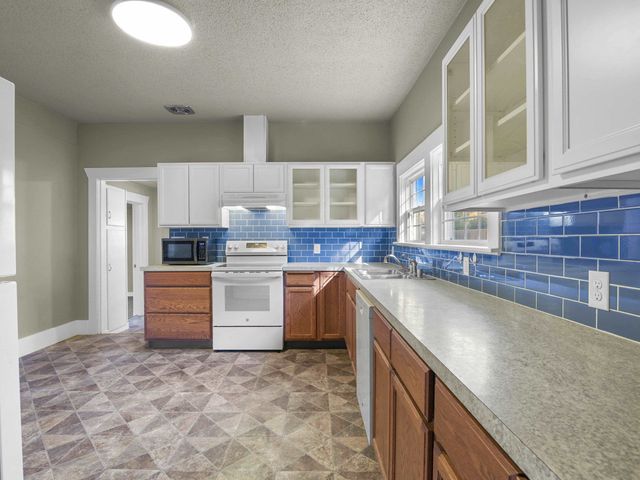 1021 E Nebraska Ave, Spokane, WA 99208