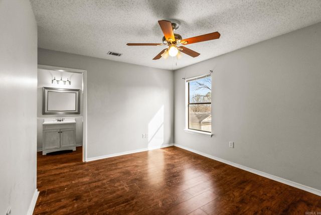 40 Oakridge, Maumelle, AR 72113