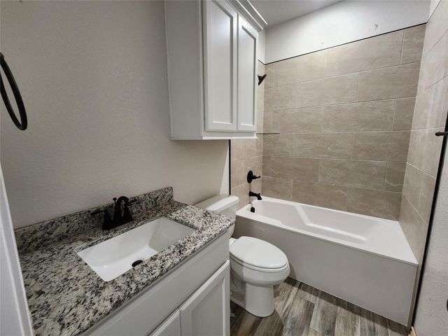 724 Golden Eagle DR, Salado, TX 76571