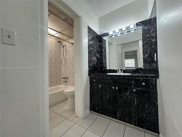 1008 NW 45th Ave 04, Miami, FL 33126