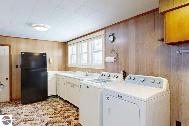 8797 E Walton Road, Shepherd, MI 48883