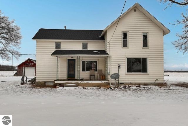 8797 E Walton Road, Shepherd, MI 48883