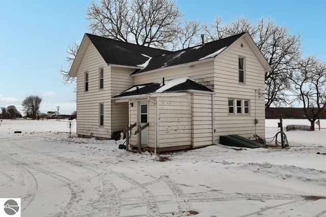 8797 E Walton Road, Shepherd, MI 48883