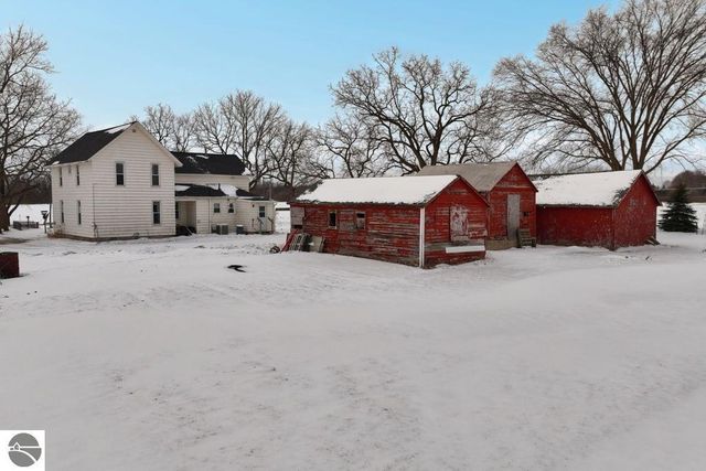 8797 E Walton Road, Shepherd, MI 48883