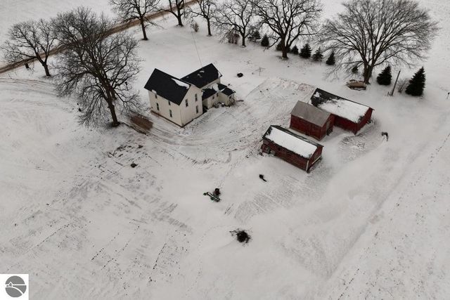 8797 E Walton Road, Shepherd, MI 48883