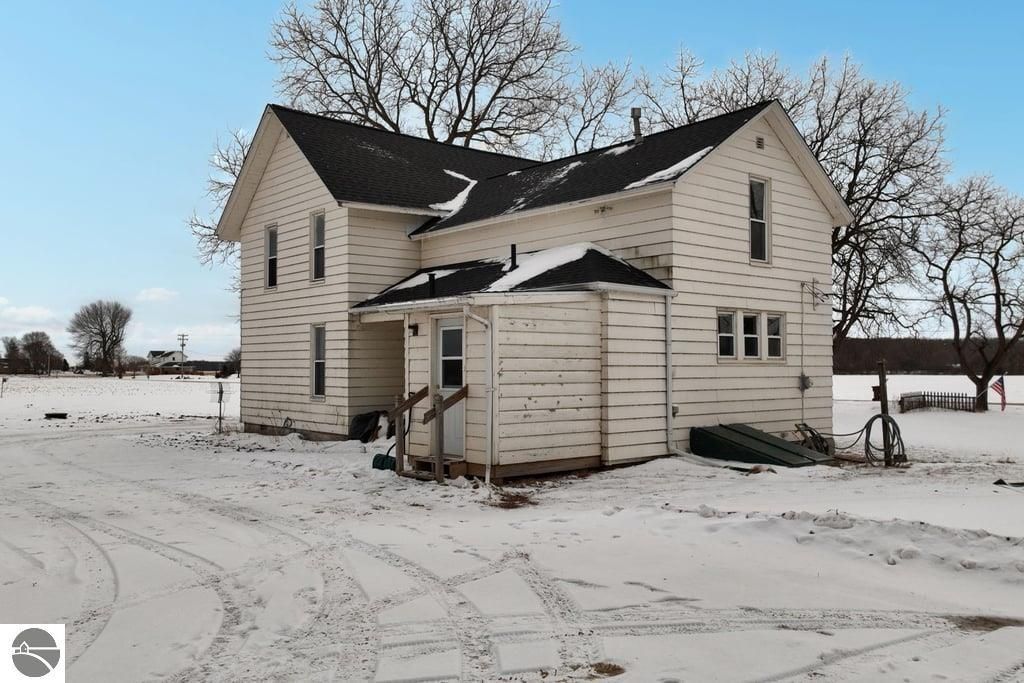 Image 29 of property listing at 8797 E Walton Road, Shepherd, MI 48883