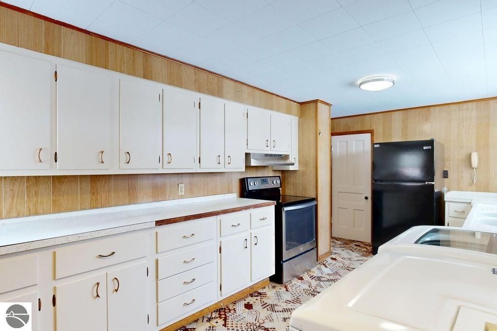 Image 3 of property listing at 8797 E Walton Road, Shepherd, MI 48883