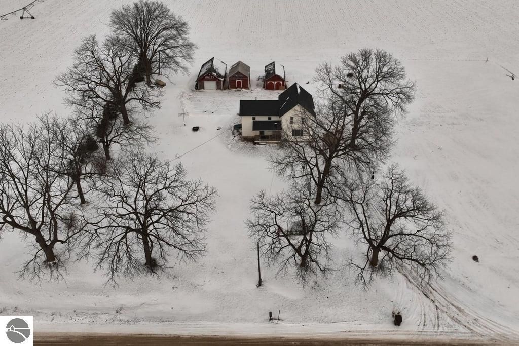 Image 32 of property listing at 8797 E Walton Road, Shepherd, MI 48883