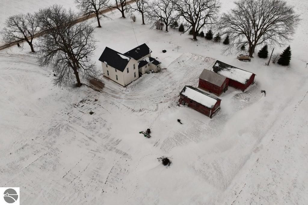 Image 33 of property listing at 8797 E Walton Road, Shepherd, MI 48883