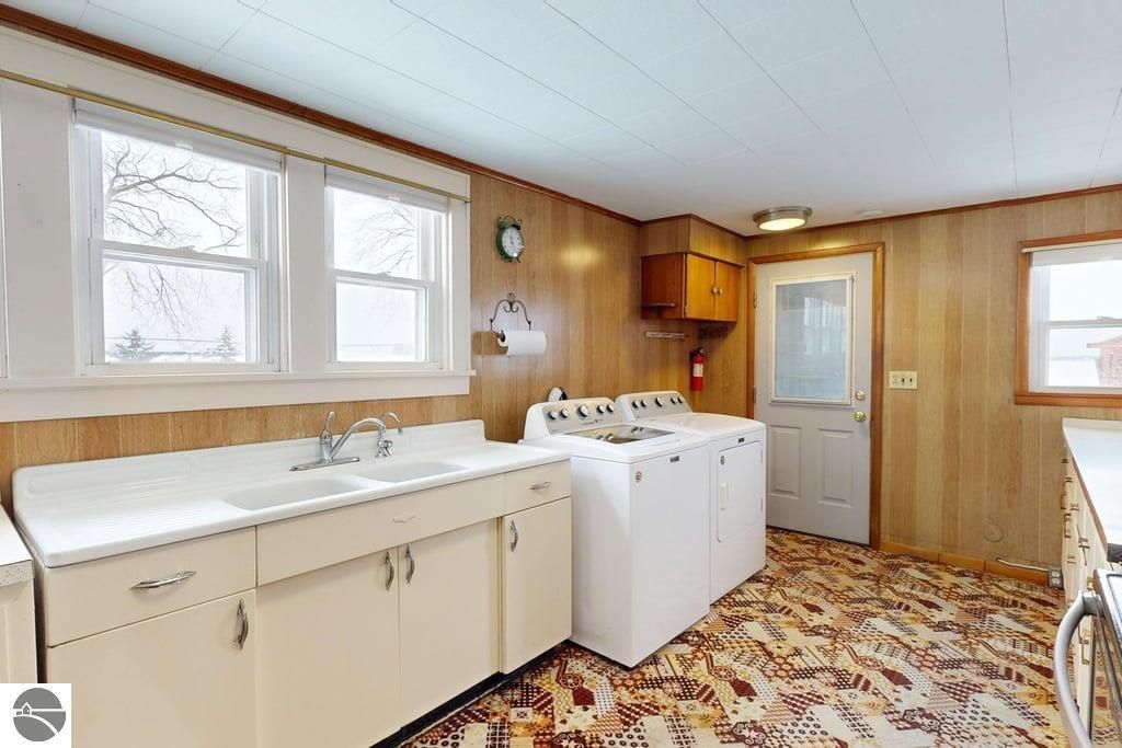 Image 4 of property listing at 8797 E Walton Road, Shepherd, MI 48883