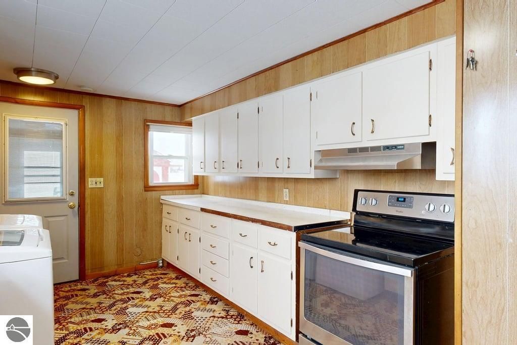 Image 5 of property listing at 8797 E Walton Road, Shepherd, MI 48883