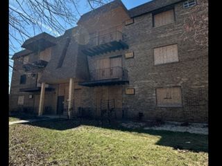 5700 128th Street 9, Crestwood, IL 60418