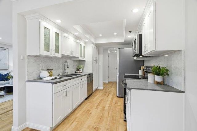 410 Sheridan Avenue 103, Palo Alto, CA 94306