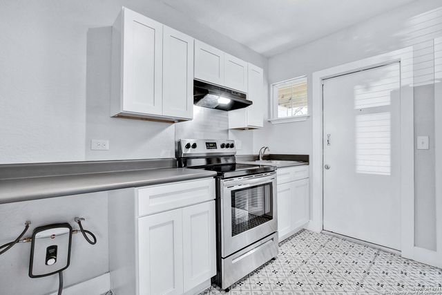 1020 W French Pl, San Antonio, TX 78212