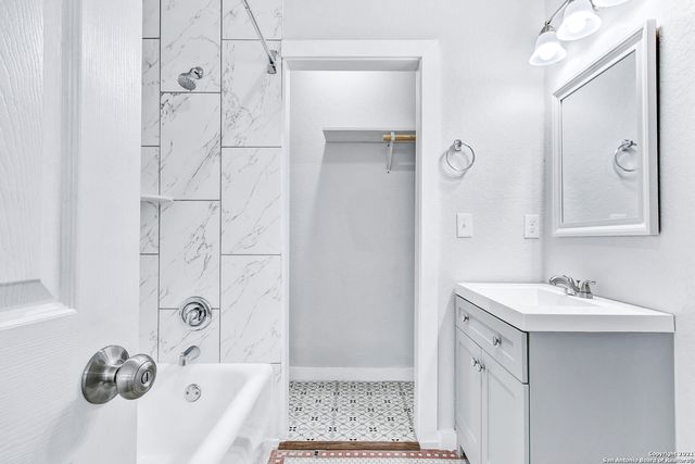 1020 W French Pl, San Antonio, TX 78212