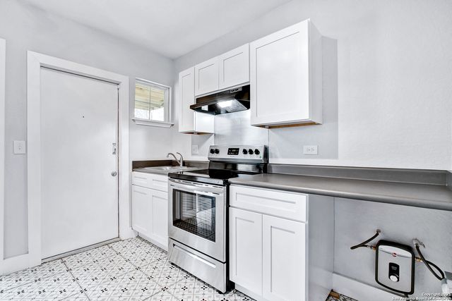 1020 W French Pl, San Antonio, TX 78212