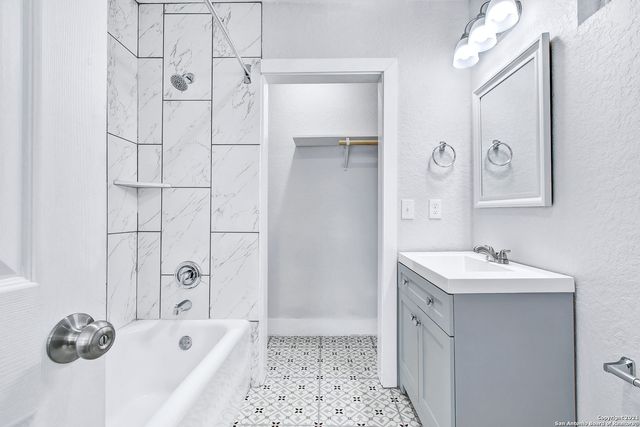1020 W French Pl, San Antonio, TX 78212