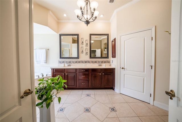 710 LAKE DIAMOND AVENUE, Ocala, FL 34472