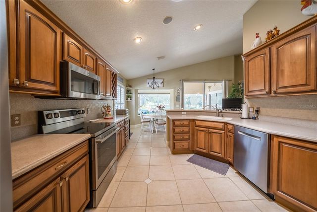 710 LAKE DIAMOND AVENUE, Ocala, FL 34472