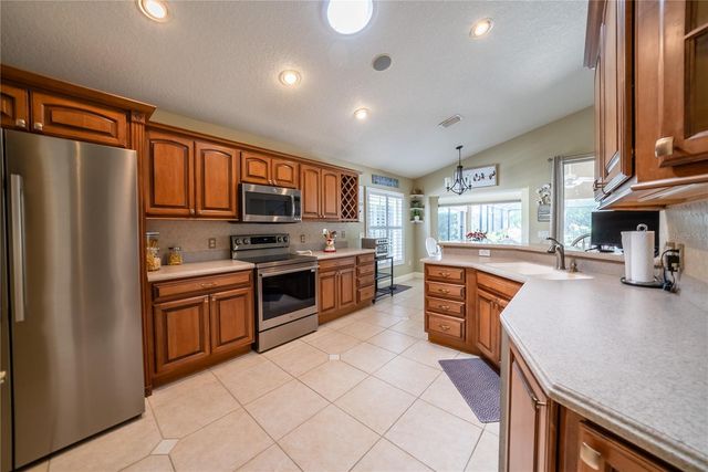 710 LAKE DIAMOND AVENUE, Ocala, FL 34472
