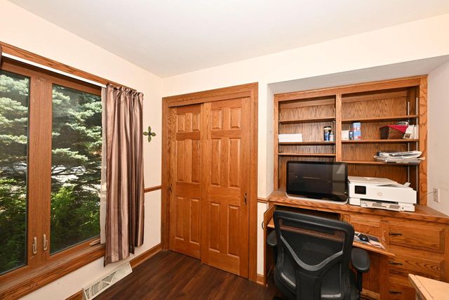 3998 S Victoria CIRCLE, New Berlin, WI 53151