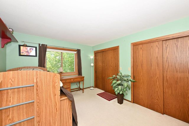 3998 S Victoria CIRCLE, New Berlin, WI 53151