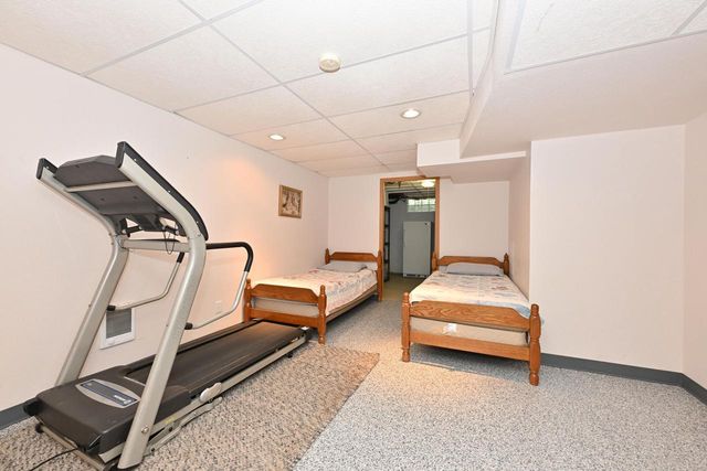 3998 S Victoria CIRCLE, New Berlin, WI 53151
