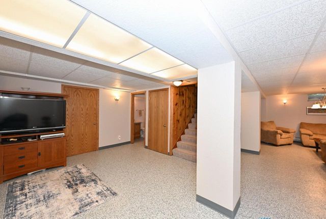 3998 S Victoria CIRCLE, New Berlin, WI 53151