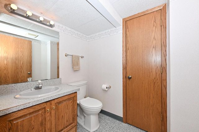 3998 S Victoria CIRCLE, New Berlin, WI 53151