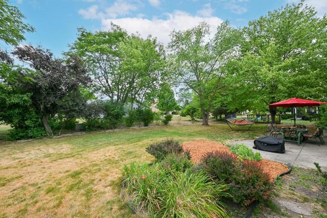3998 S Victoria CIRCLE, New Berlin, WI 53151