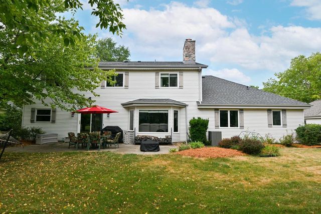 3998 S Victoria CIRCLE, New Berlin, WI 53151