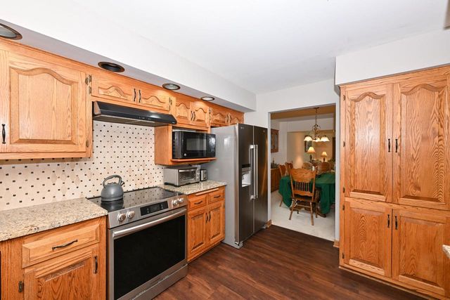 3998 S Victoria CIRCLE, New Berlin, WI 53151