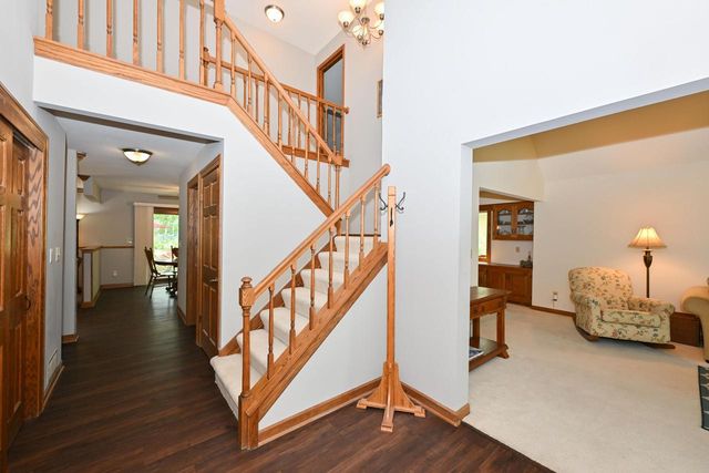 3998 S Victoria CIRCLE, New Berlin, WI 53151