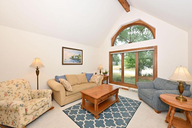 3998 S Victoria CIRCLE, New Berlin, WI 53151