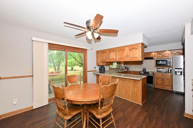 3998 S Victoria CIRCLE, New Berlin, WI 53151