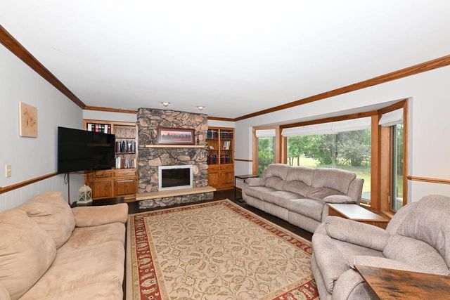 3998 S Victoria CIRCLE, New Berlin, WI 53151