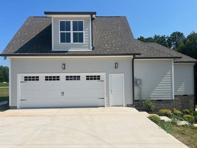 766 Awalt Dr, Winchester, TN 37398