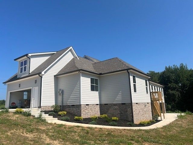 766 Awalt Dr, Winchester, TN 37398