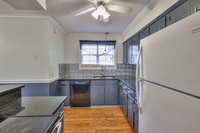 5510 Country Dr Apt 64, Nashville, TN 37211