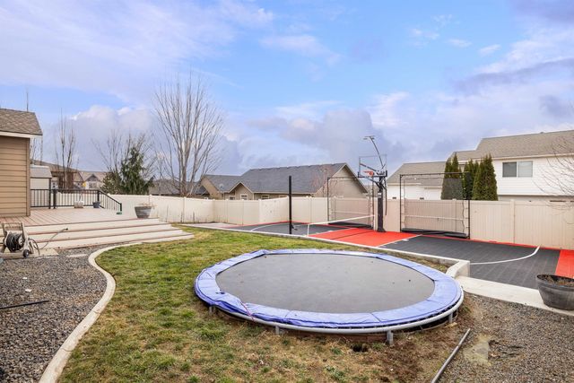 17710 E Daystar Rd, Greenacres, WA 99016