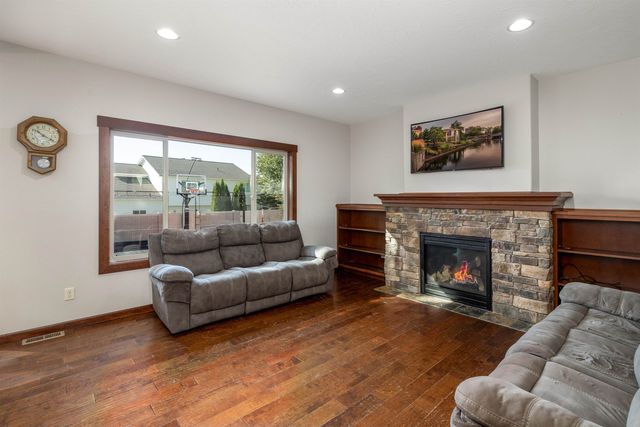 17710 E Daystar Rd, Greenacres, WA 99016