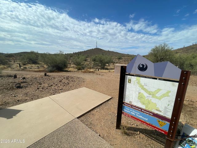 235 W ROCK VIEW Road, Phoenix, AZ 85085