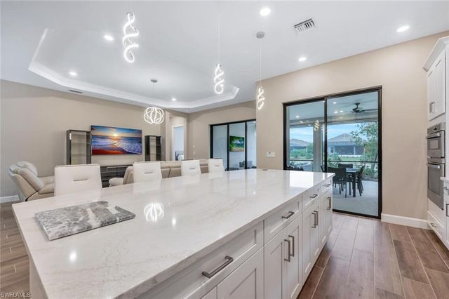 8448 Rosa CT, Naples, FL 34114