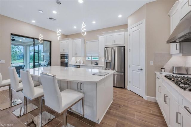 8448 Rosa CT, Naples, FL 34114