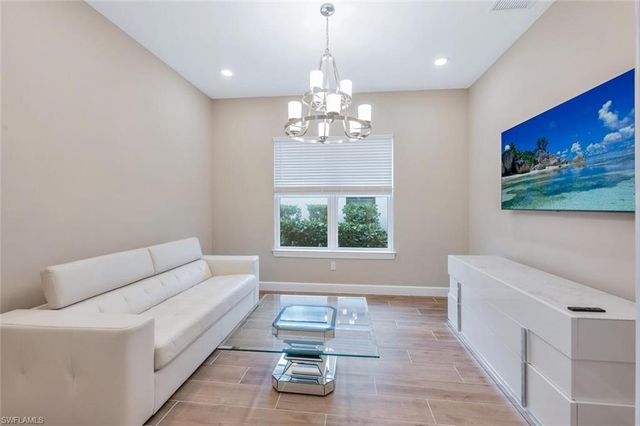 8448 Rosa CT, Naples, FL 34114